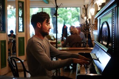 Pianogroove founder Hayden Hill visits Bratislava to work on new site
