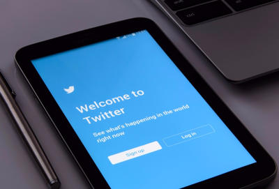 Stop Hitting Yourself, Twitter